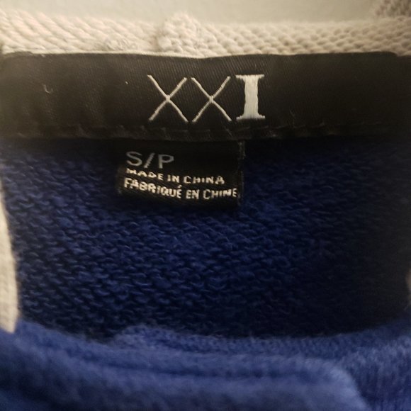 Cute Letterman Jacket. Good condition in size smal - Picture 4 of 5